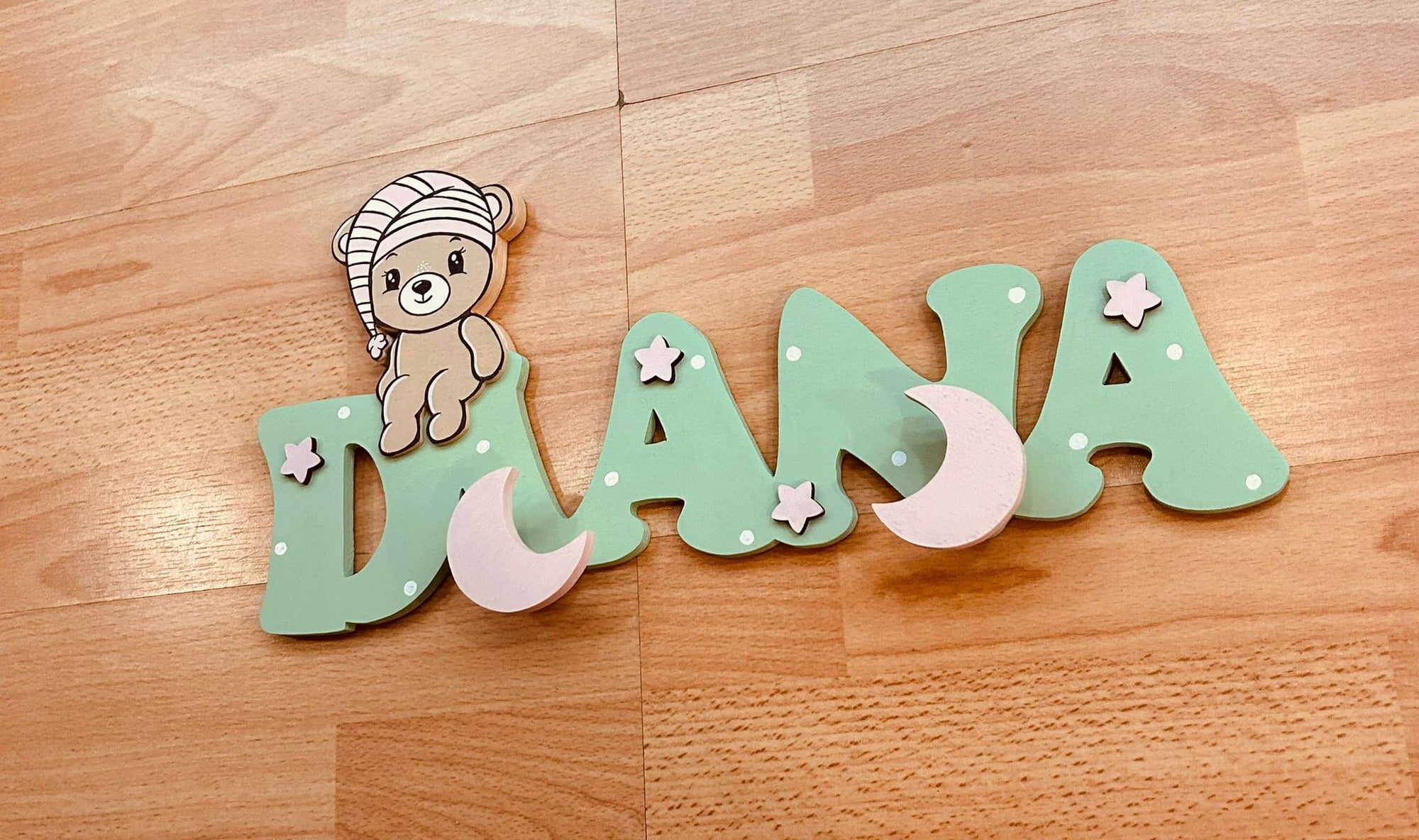 Nome appendiabiti " 5 lettere con decoro"