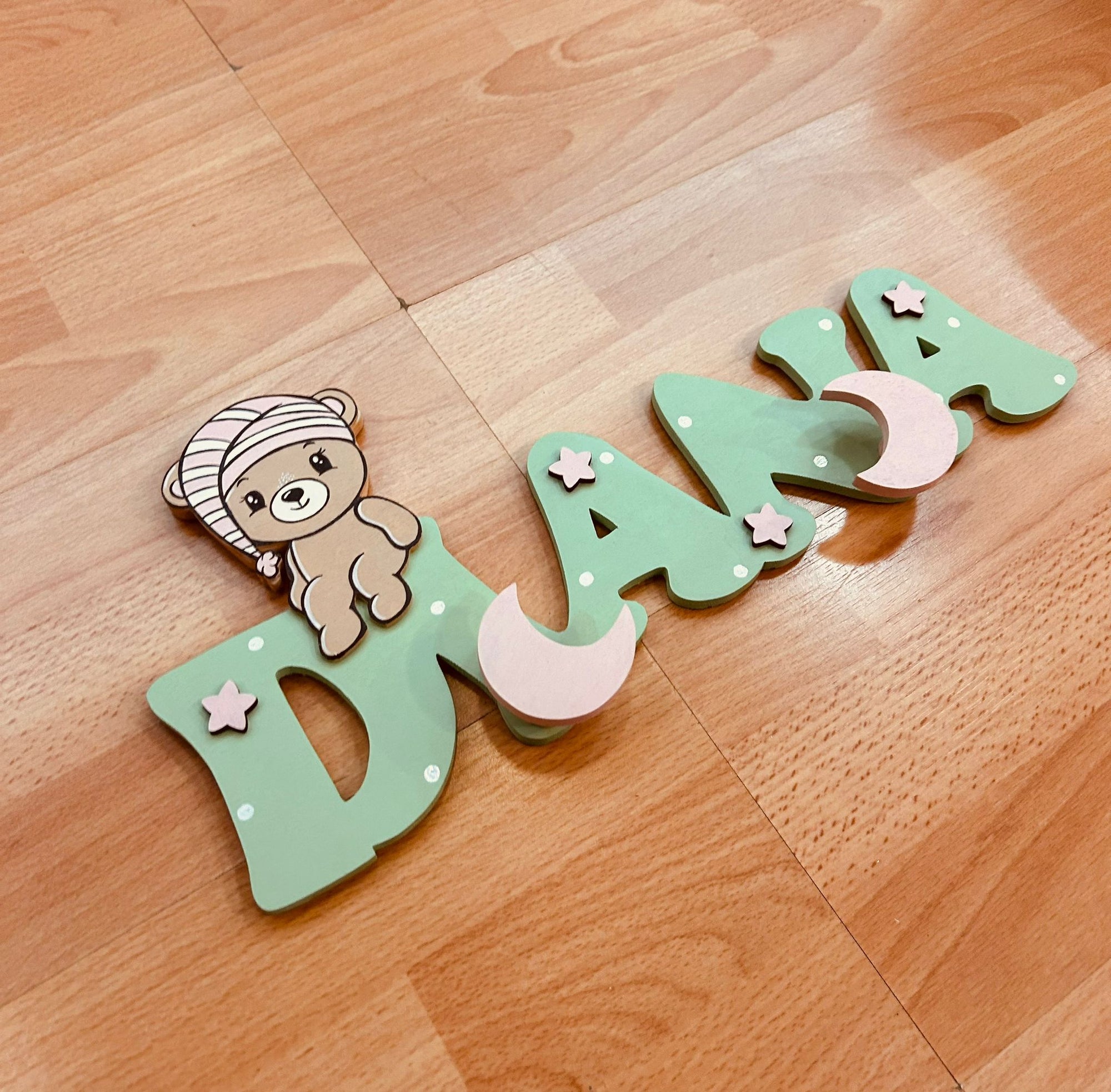 Nome appendiabiti " 5 lettere con decoro"