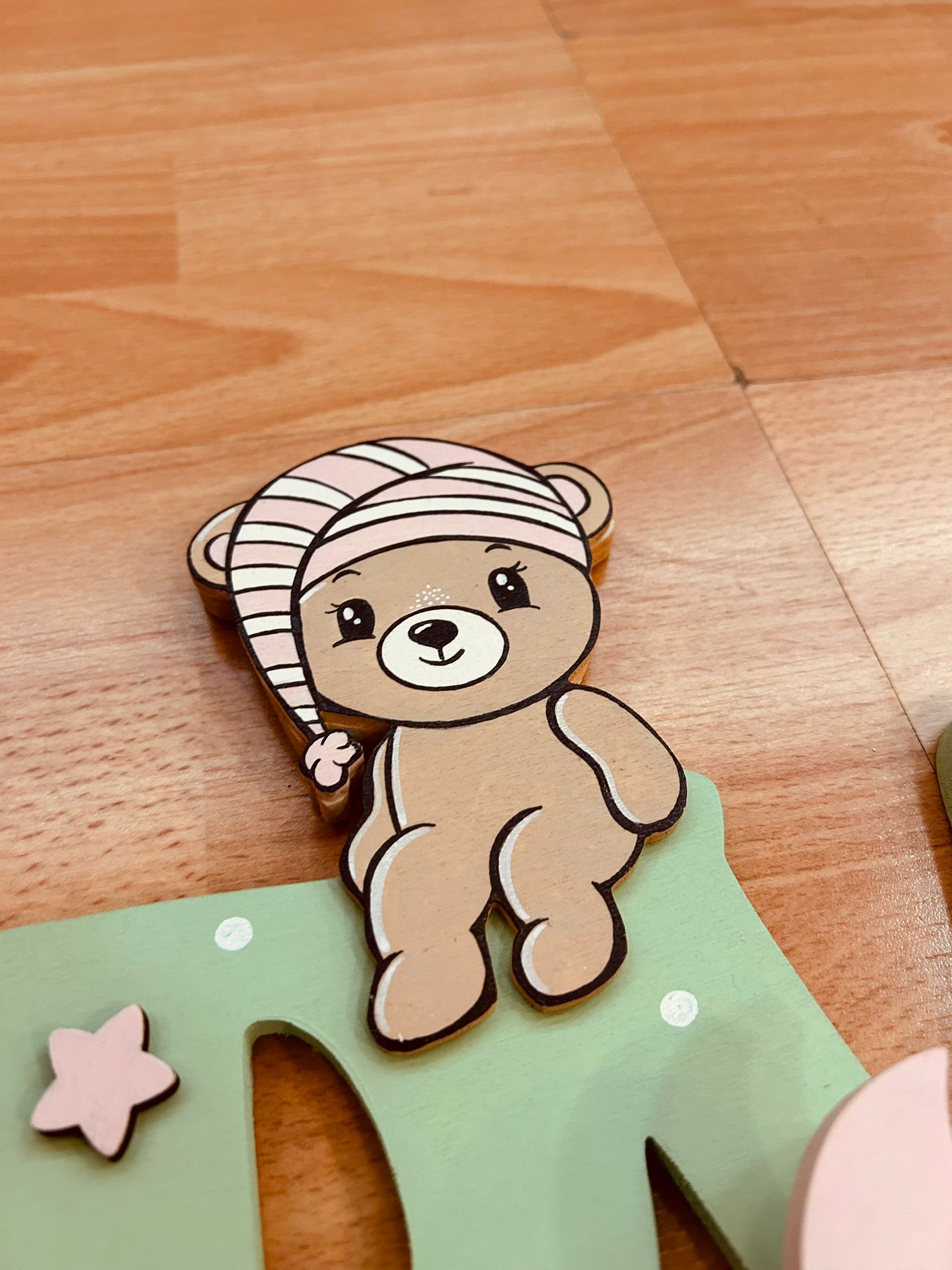 Nome appendiabiti " 5 lettere con decoro"