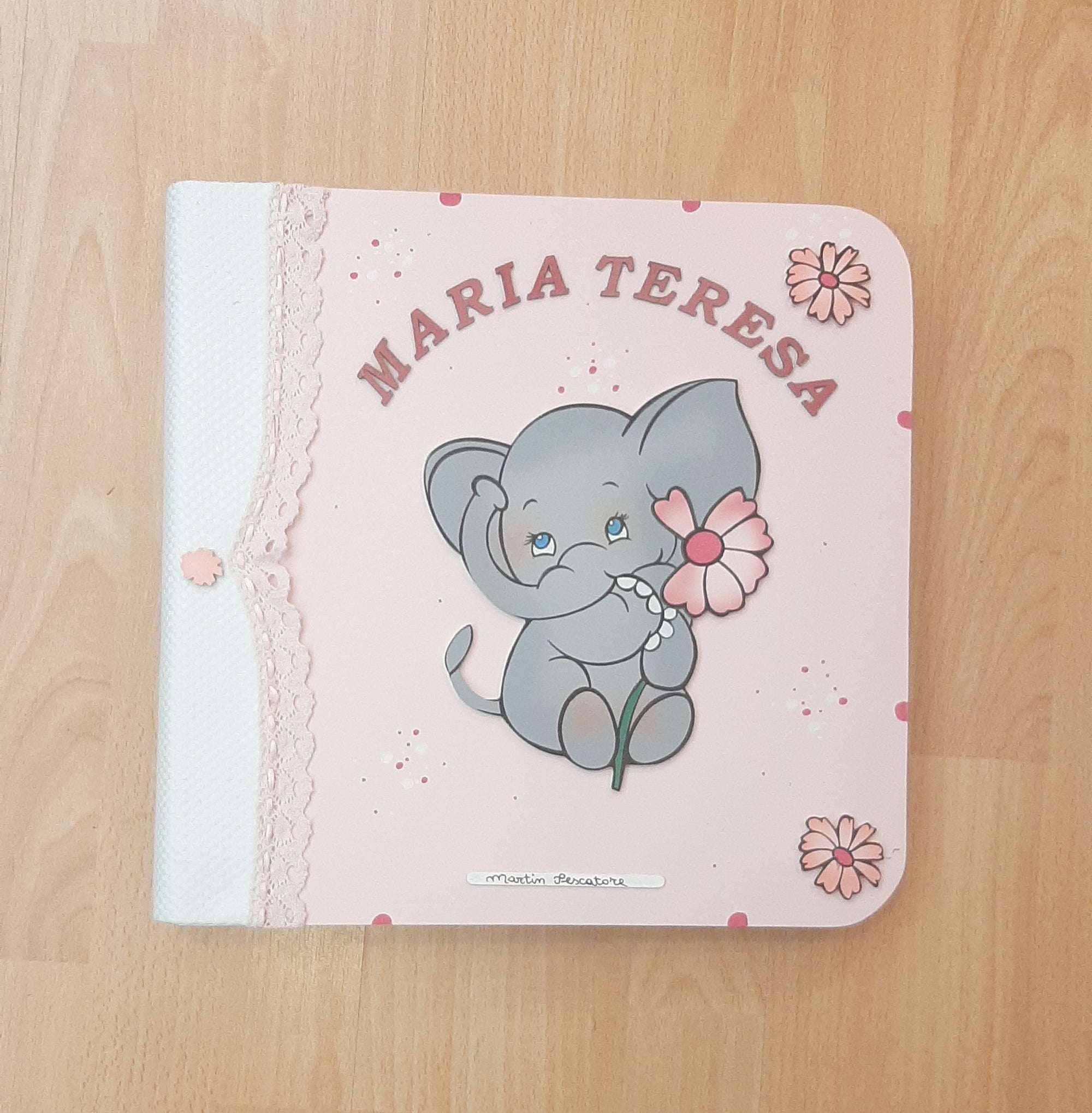 Album grande elefantina con fiore