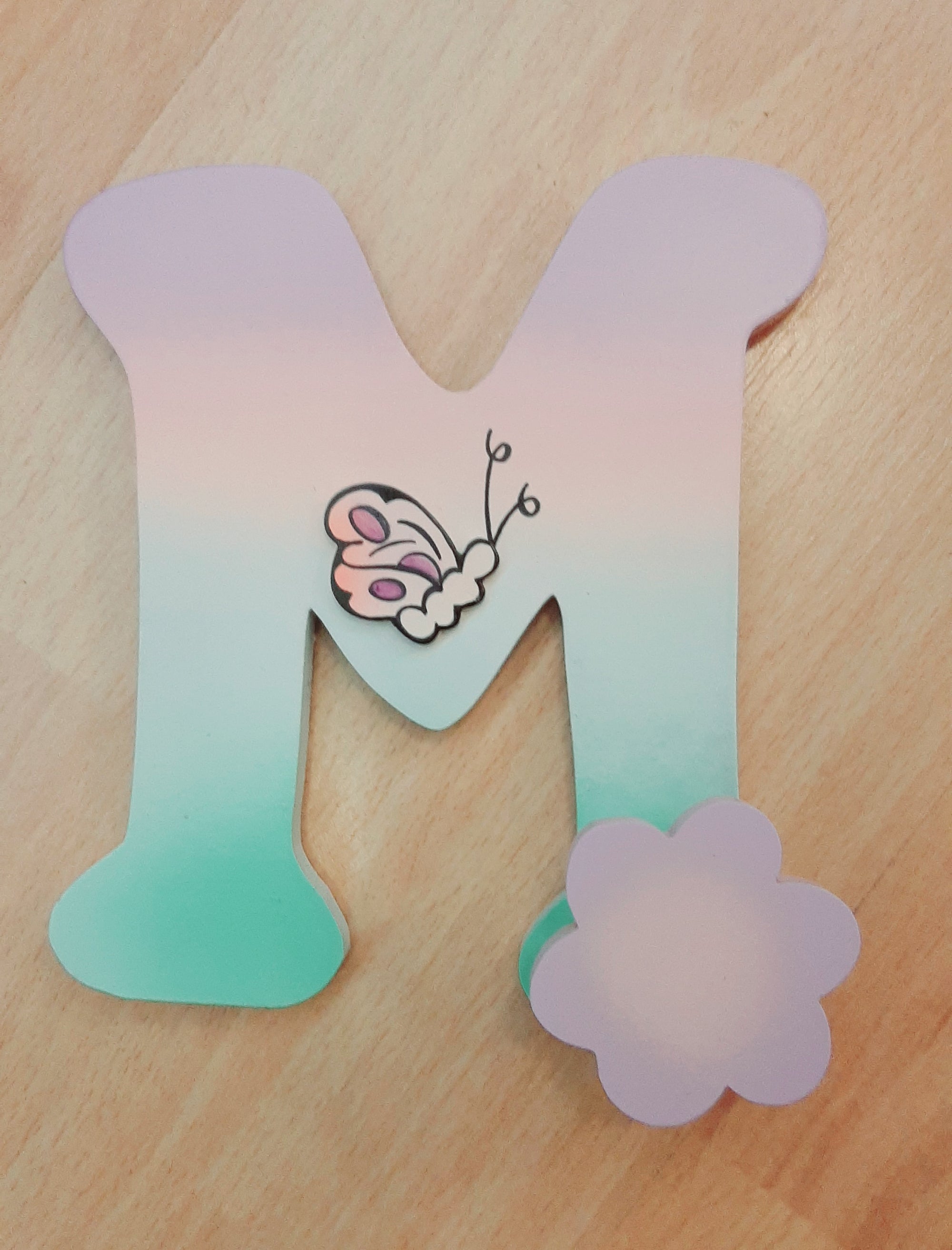 lettera M appendiabiti