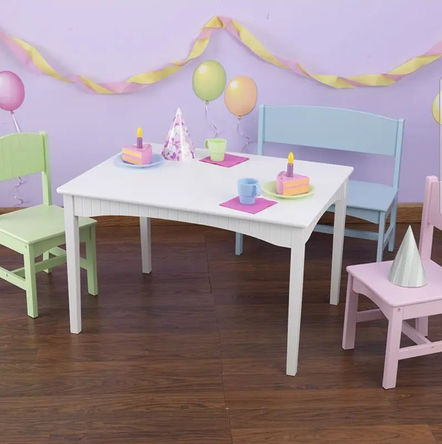 Tavolo con panca e due sedie